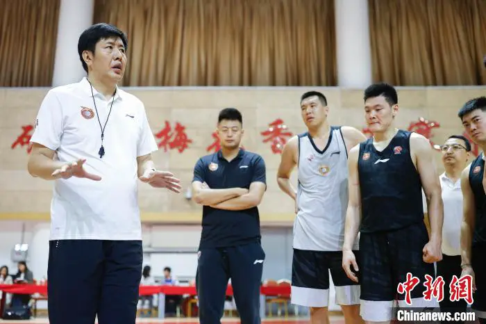 如何通过反馈分析提升篮球战术意识_2